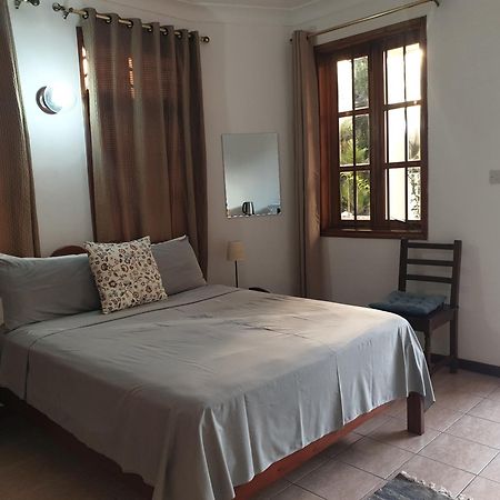 La Maison Hibiscus Self Catering Accommodation Vịnh Beau Vallon Ngoại thất bức ảnh
