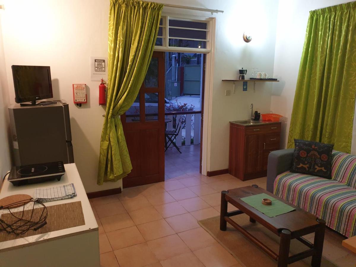 La Maison Hibiscus Self Catering Accommodation Vịnh Beau Vallon Ngoại thất bức ảnh