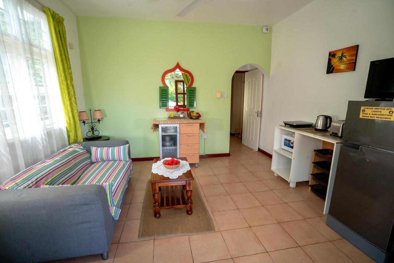 La Maison Hibiscus Self Catering Accommodation Vịnh Beau Vallon Ngoại thất bức ảnh