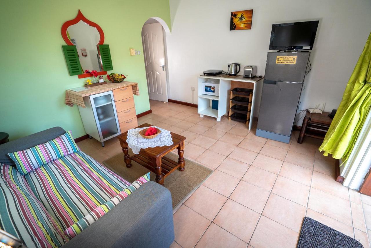 La Maison Hibiscus Self Catering Accommodation Vịnh Beau Vallon Ngoại thất bức ảnh